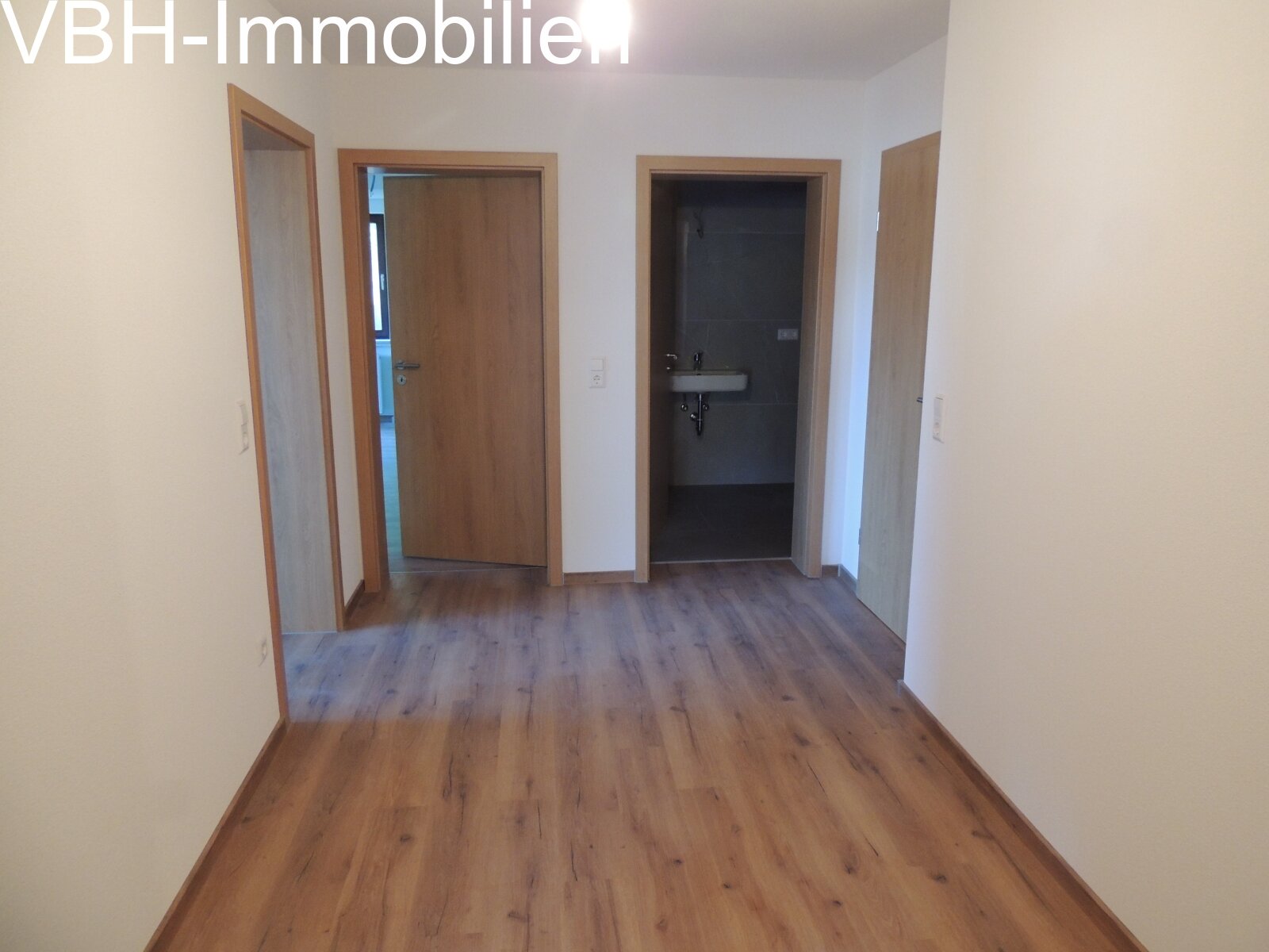 ***Sehr schöne renovierte Wohnung *** ***Sehr schöne renovierte Wohnung ***